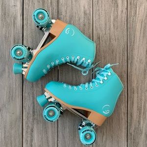 Aqua Rollerskates by C7 (8)